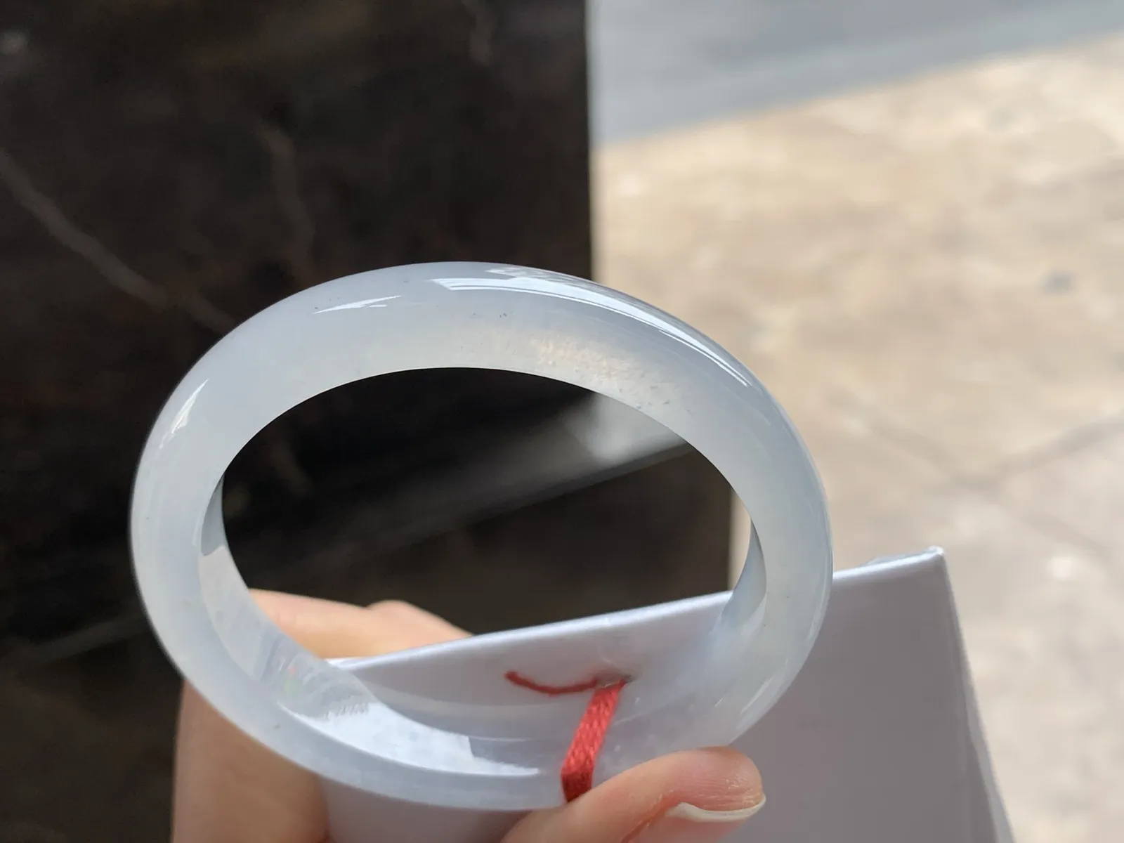 53-11.5-6.9

冰种贵妃手镯^_^冰透 正圈51可以带