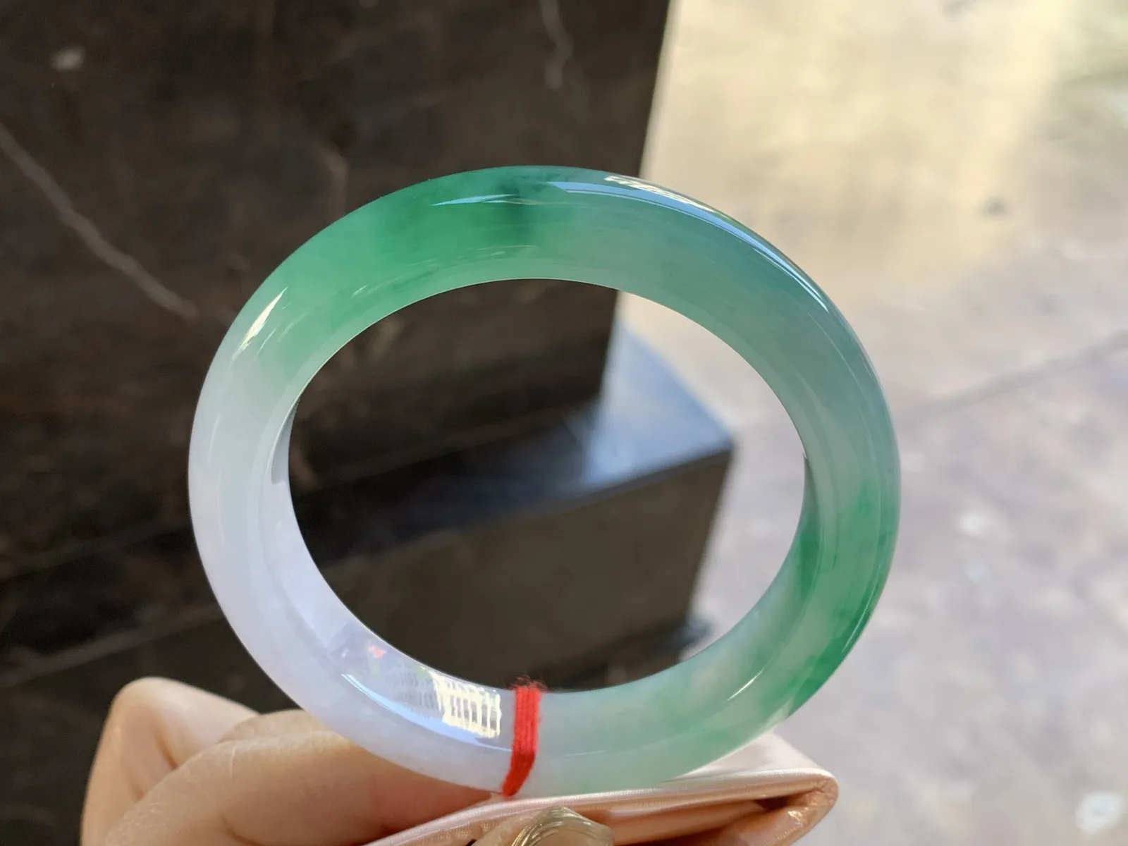 58-12.2-9.5

阳绿色手镯^_^有种有色 上手漂亮