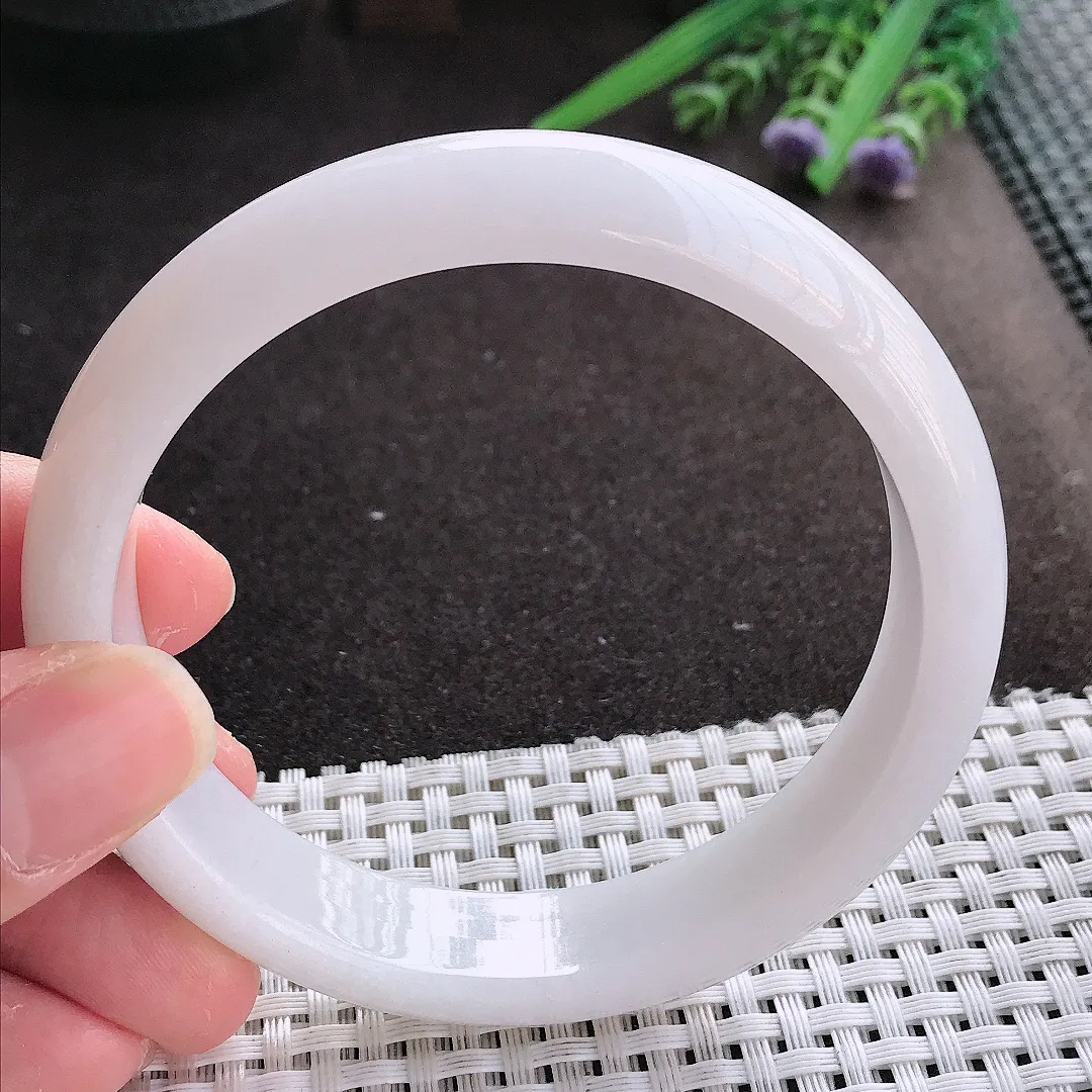 实拍翡翠A货63/13.9/8大圈口老坑秀气冰润月光白手镯宽边翡翠玉镯女款百搭