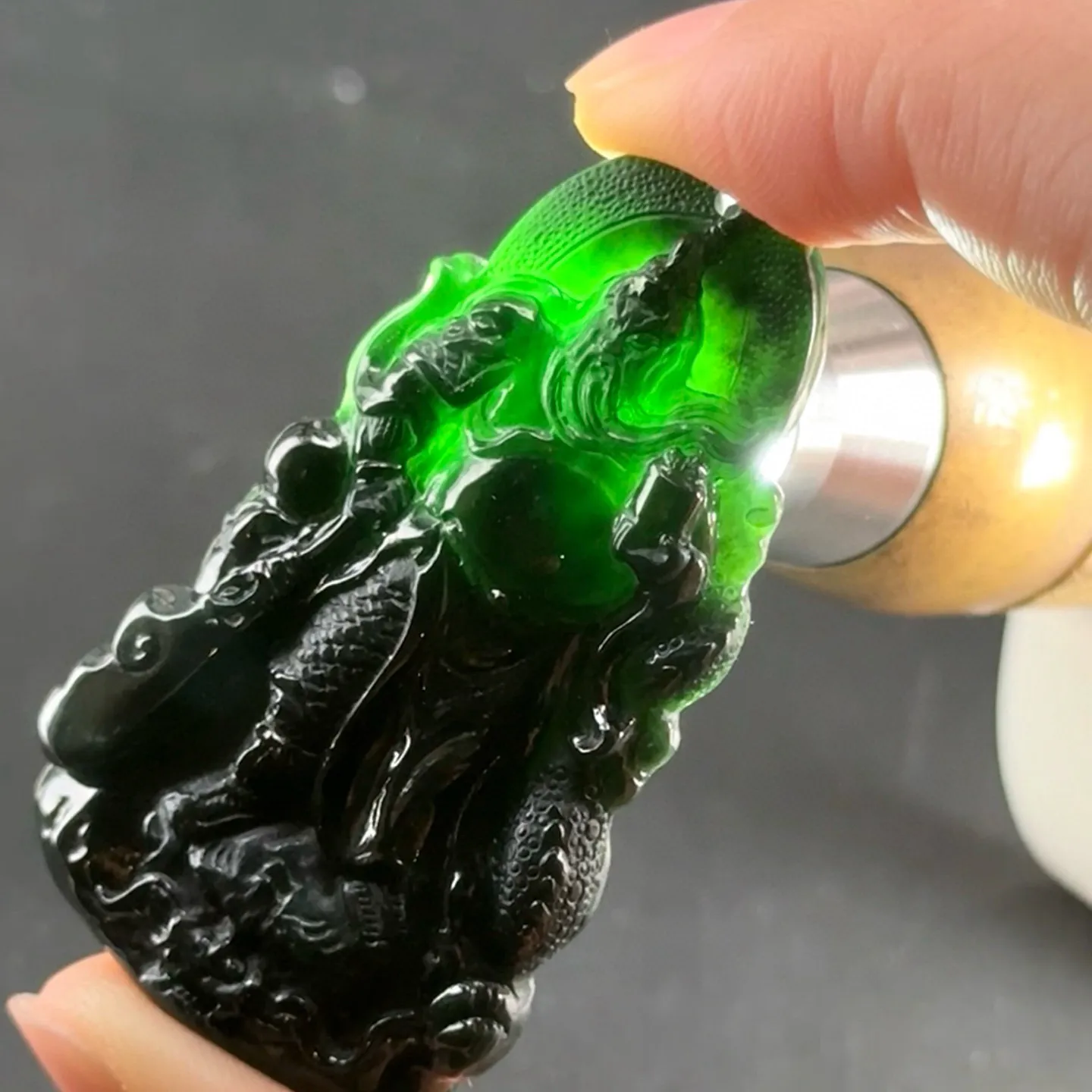 精品墨翠关公 种好色正 黑度极好 打灯通透 油性十足 尺寸51.3