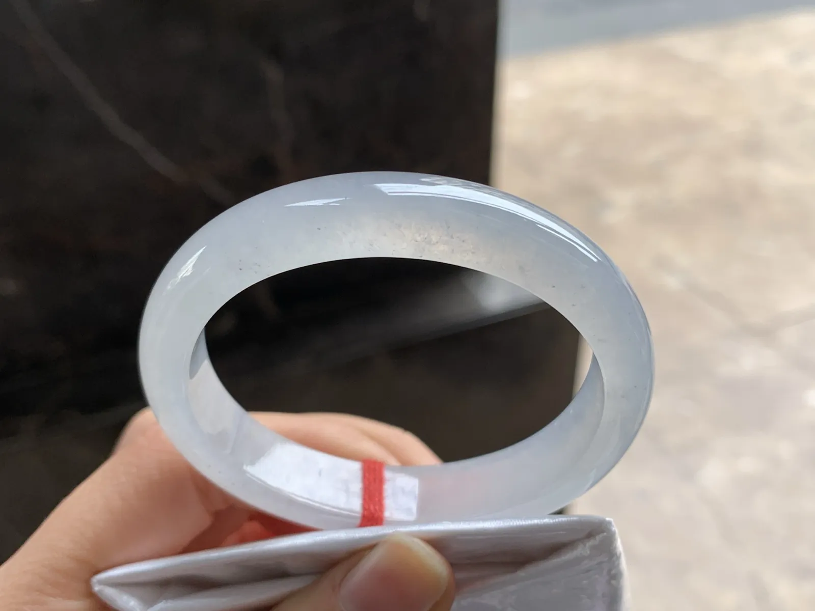 53-11.5-6.9

冰种贵妃手镯^_^冰透 正圈51可以带