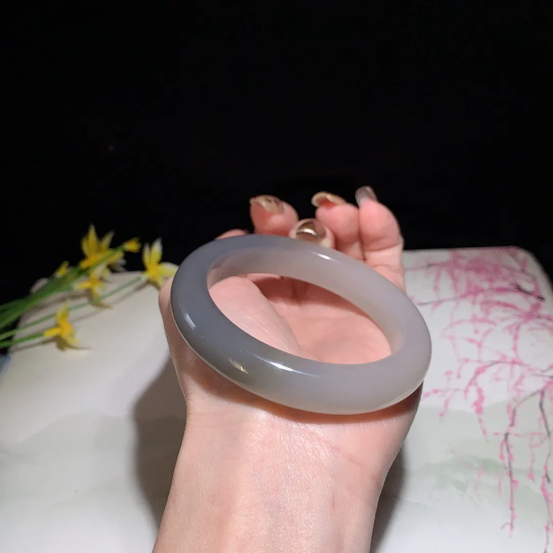 和田玉56圈口紫罗兰色手镯！玉质细腻油润 底色纯净 无裂无杂 脂粉好，品质好！