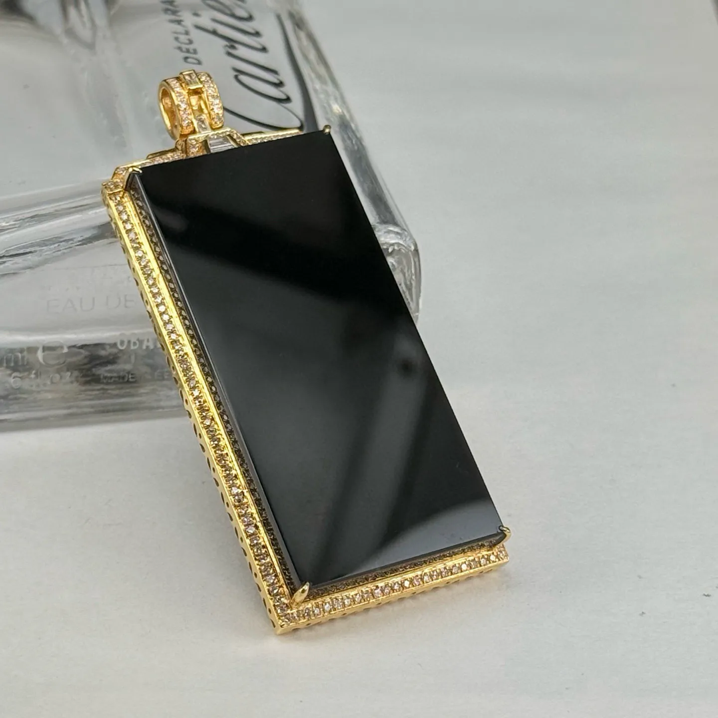 精品18k墨翠无事牌 种好色正 黑度极好 打灯通透 油性十足 尺寸62