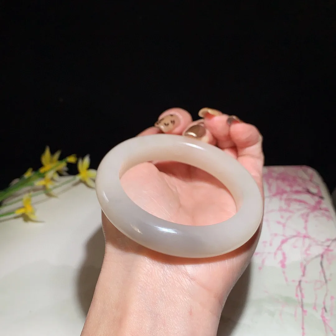 和田玉54.5圈口藕粉漂紫双色手镯！玉质细腻油润 底色纯净 无裂无杂 脂粉好，品质好！