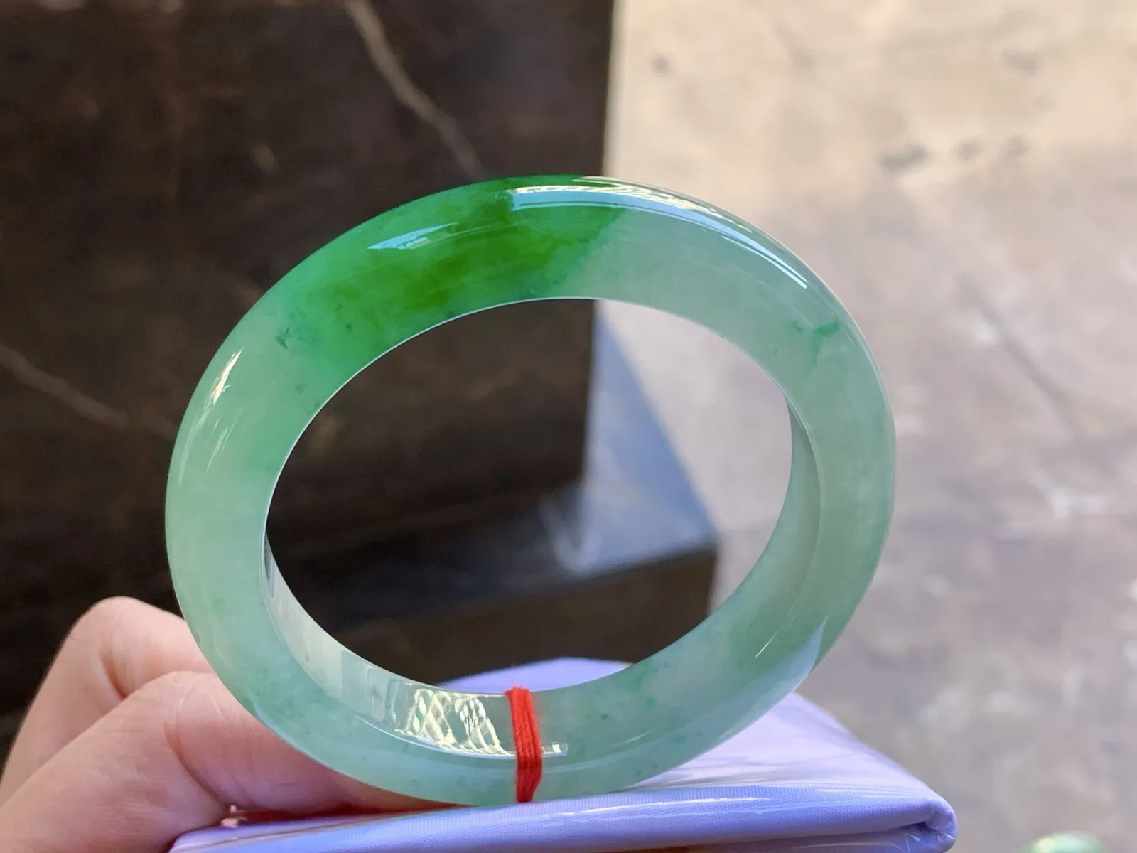 55.5-12.3-9.5

糯冰带色手镯^_^ 颜色漂亮水润