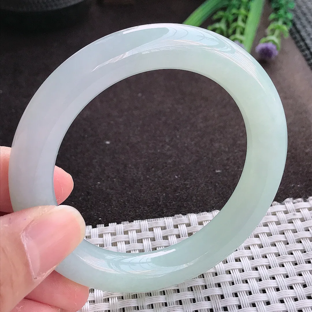 实拍翡翠A货55.5/10.8/11老坑冰纯起胶冰晴底胖圆条手镯翡翠玉镯女款百搭