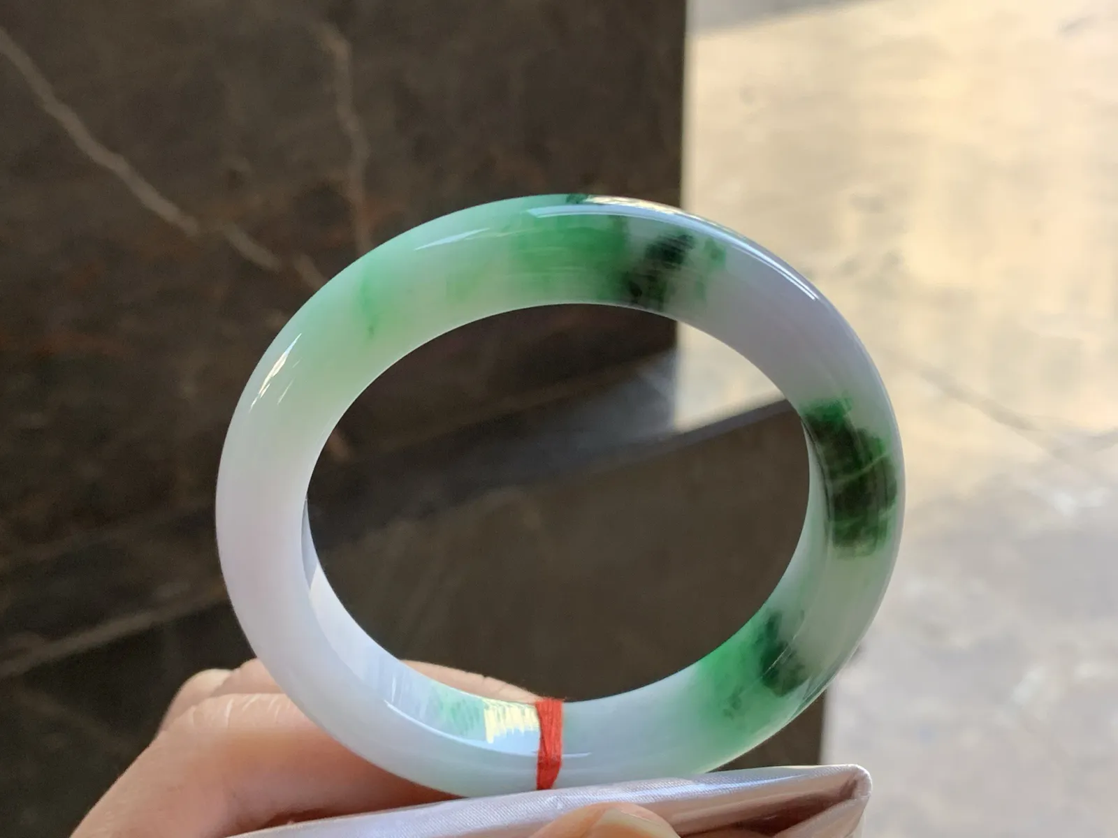 55-12-9.2

绿色手镯^_^淡春彩 玉质细腻 鲜艳