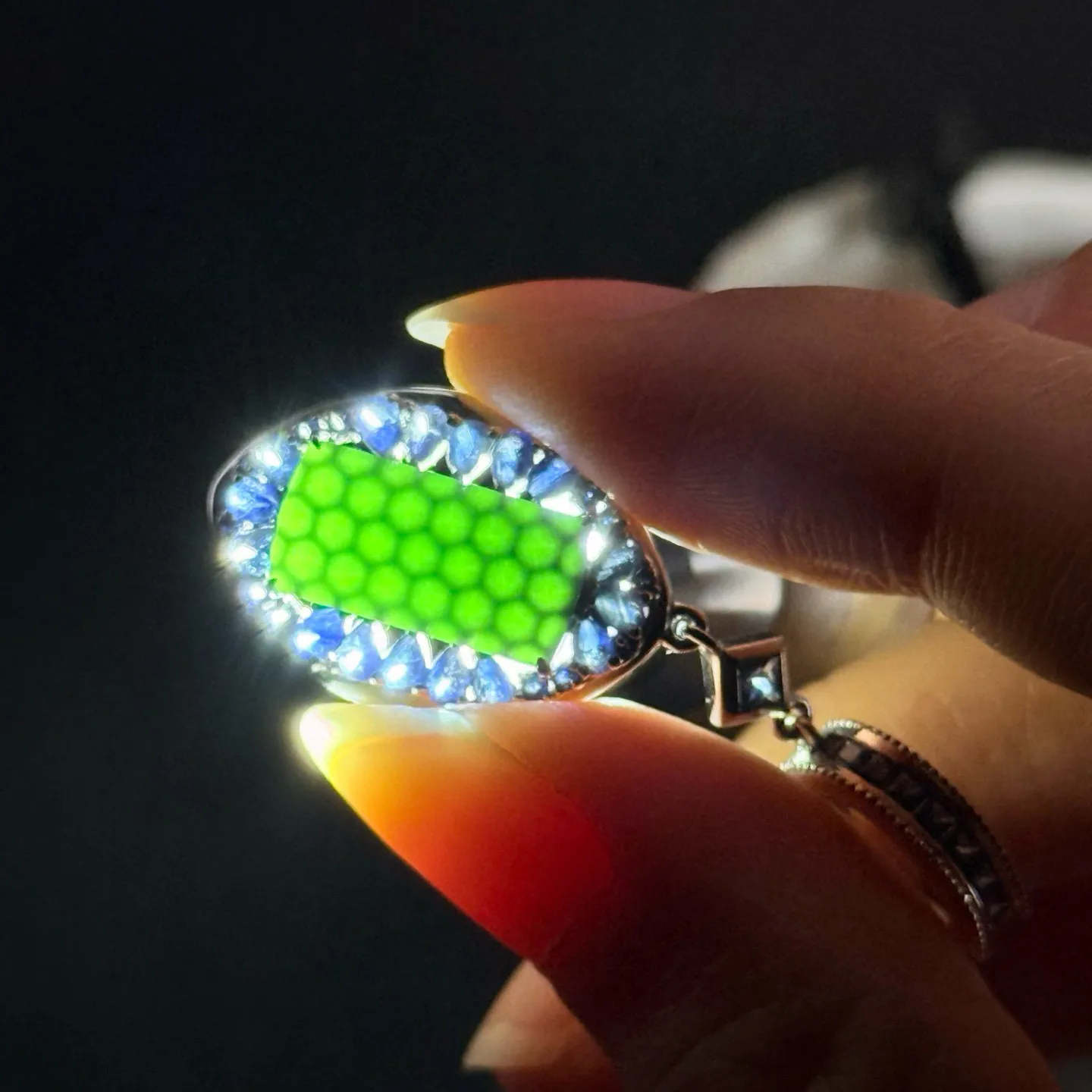 精品18k豪镶墨翠大耳坠 种好色正 黑度极好 打灯通透 油性十足 尺寸14.1