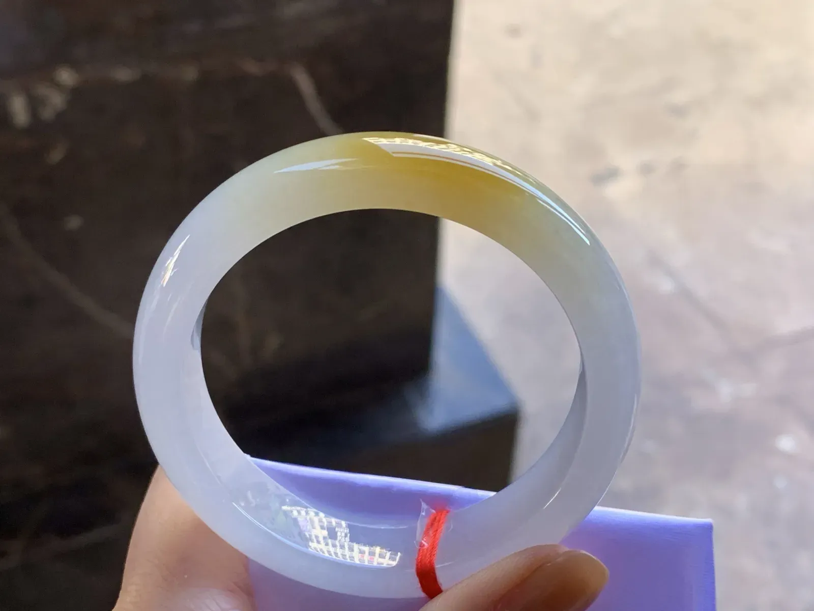 54.5-13.9-8.5

糯冰黄翡手镯^_^
水润独特