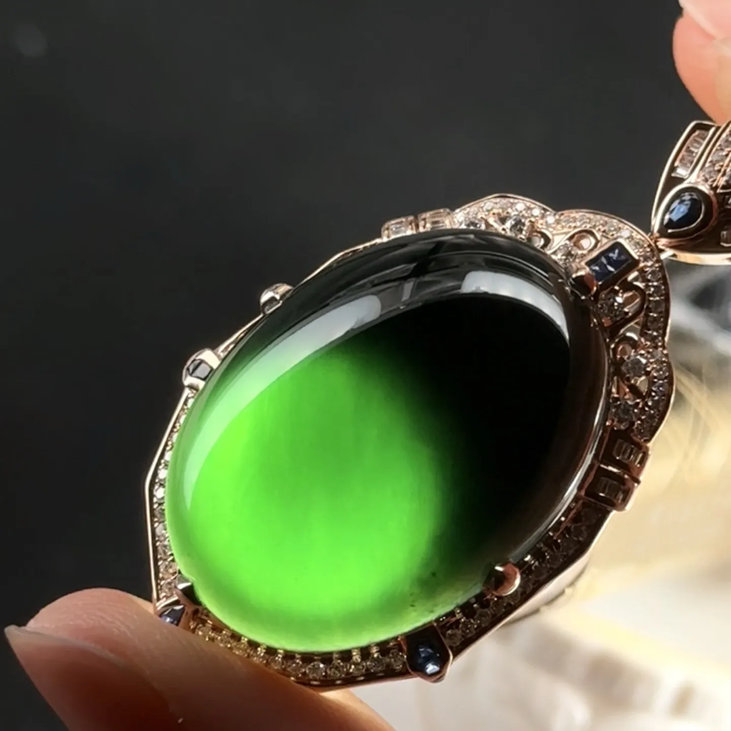 精品18k墨翠蛋面吊坠 种好色正 黑度极好 打灯通透 尺寸47