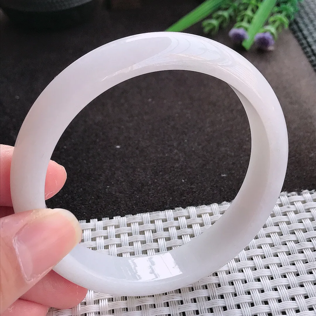 实拍翡翠A货63/13.9/8大圈口老坑秀气冰润月光白手镯宽边翡翠玉镯女款百搭