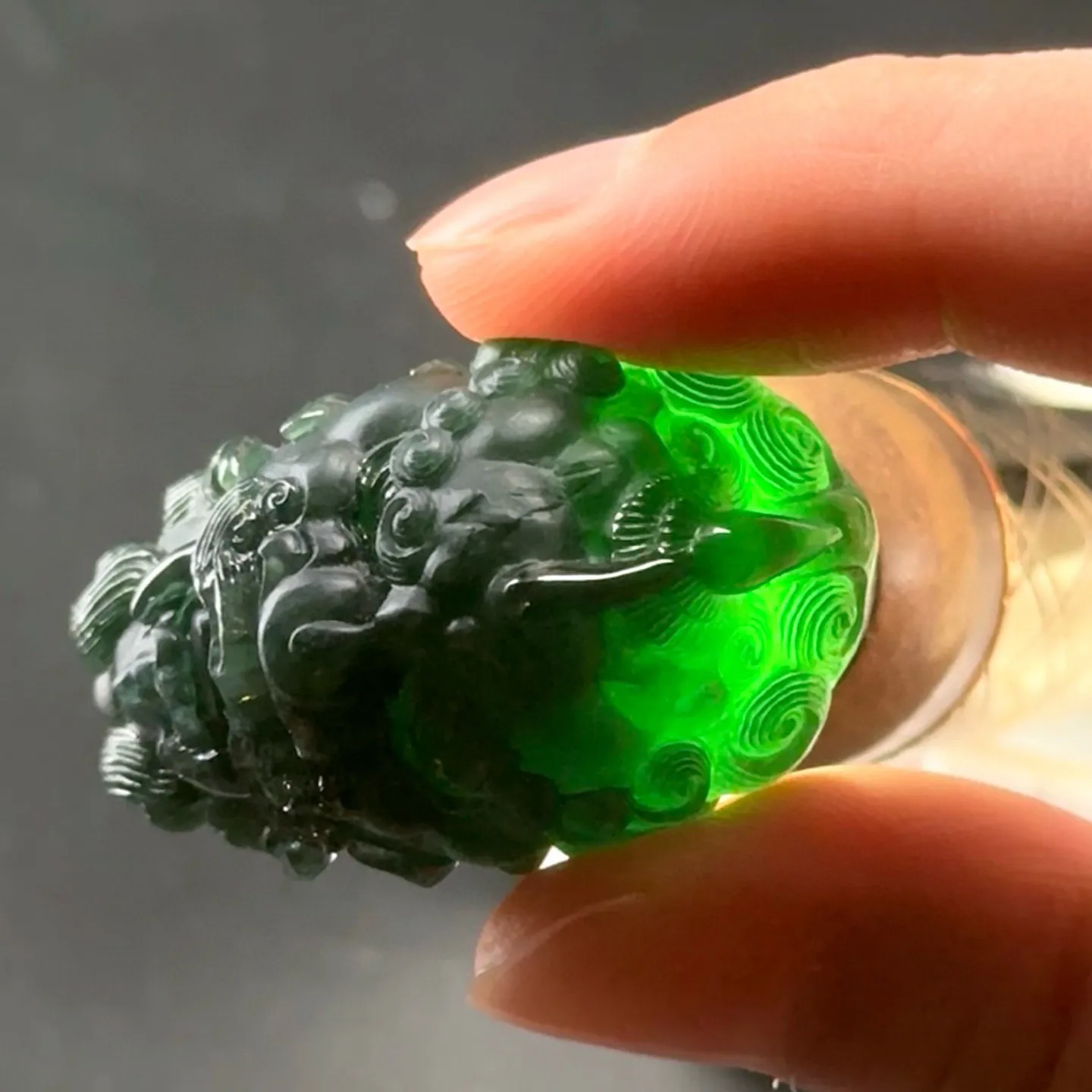 精品墨翠大龙头吊坠 种好色正 黑度好 打灯通透 油性十足 尺寸38.4