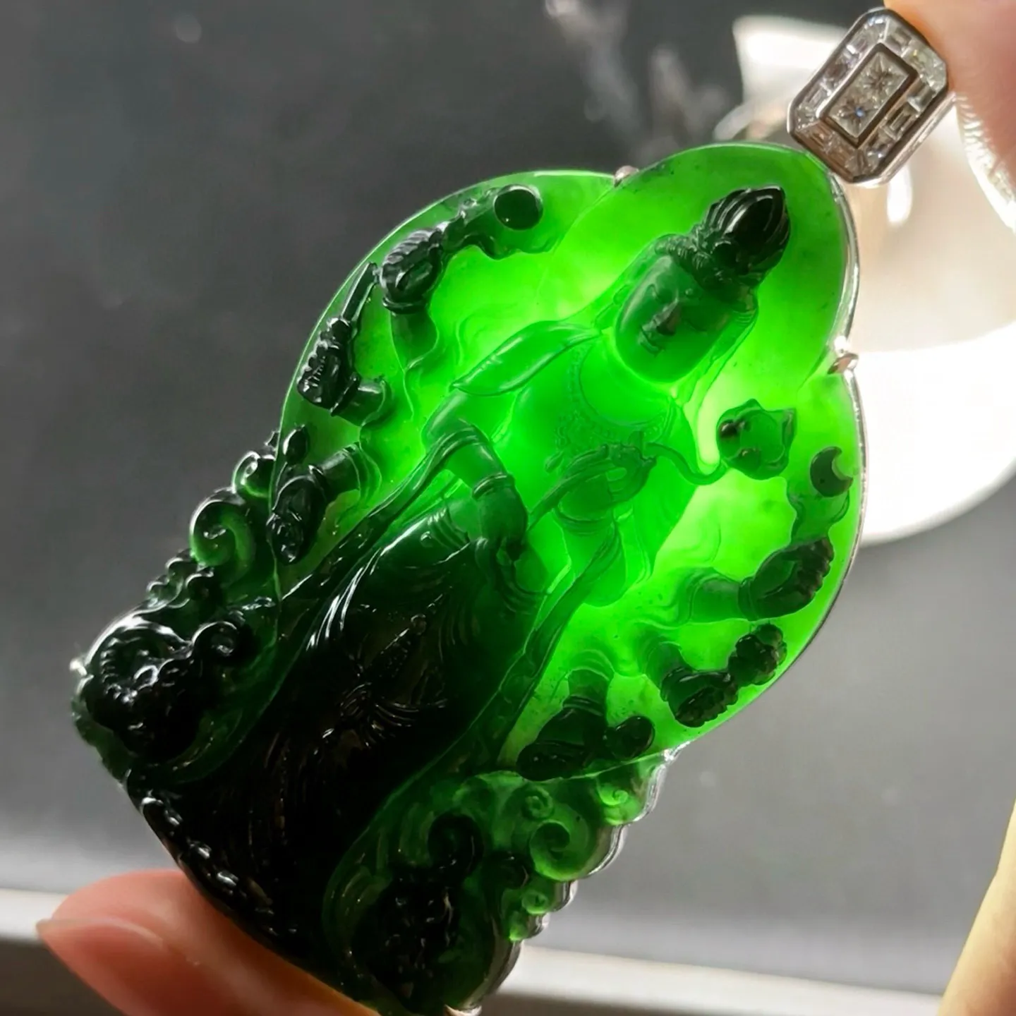 精品18k墨翠千手观音 种好色正 黑度极好打灯通透 油性十足 尺寸78.9