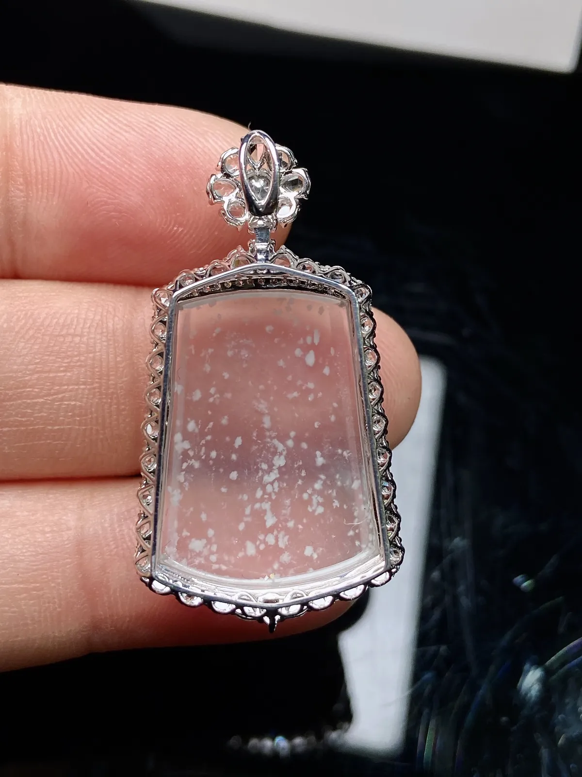 冰种雪花棉无事牌吊坠，18k金镶嵌，冰冰润润，玉质细腻，种水足，ych 尺寸37.8*21*8.6