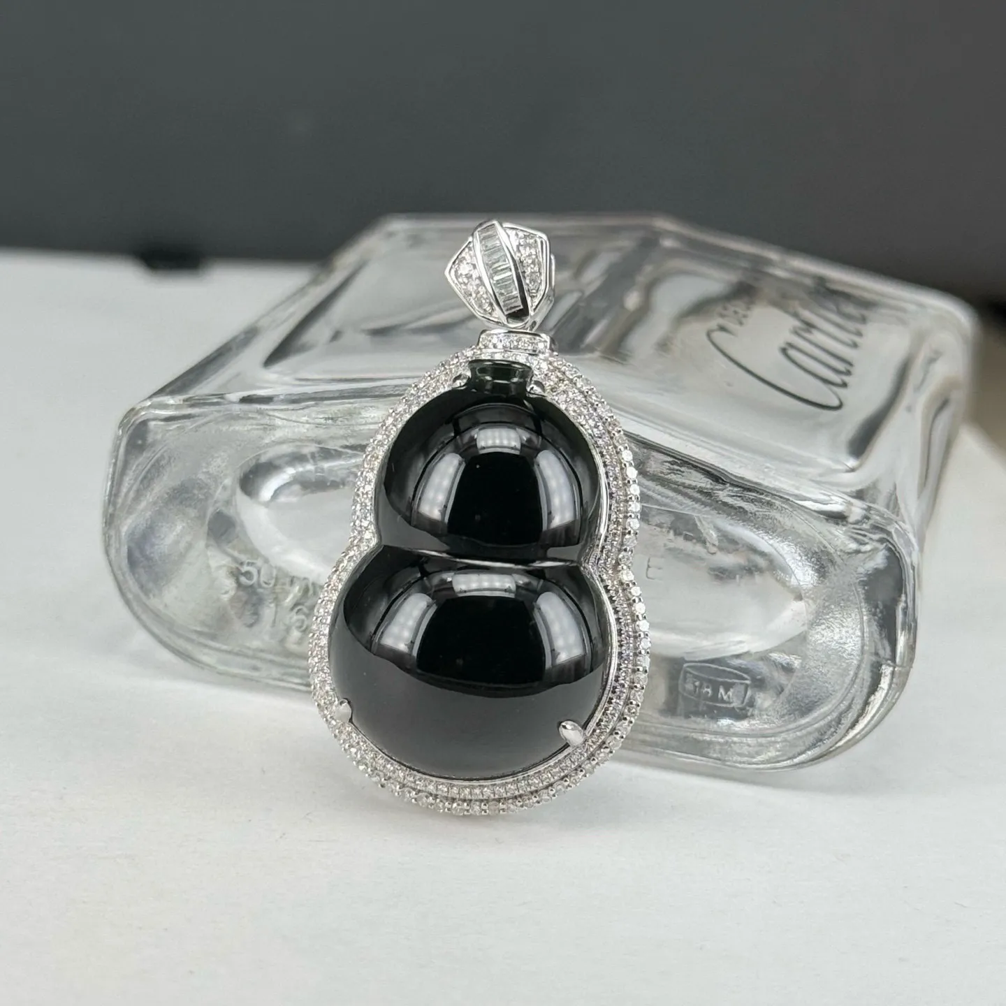 精品18k墨翠葫芦吊坠 种好色正 黑度极好 打灯通透 油性十足 尺寸41.9