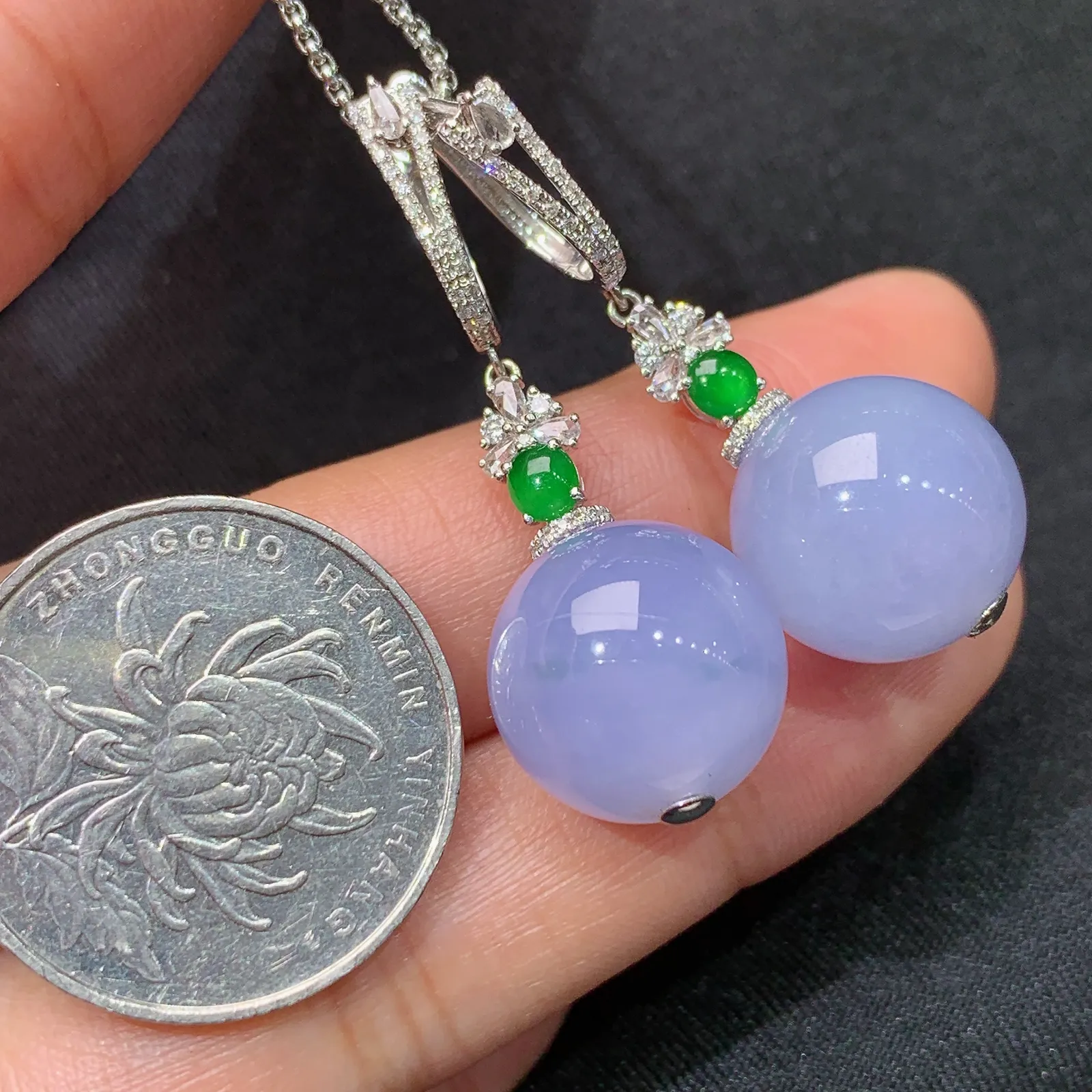 紫罗兰圆珠耳坠，18k金镶嵌，温润细腻，颜色鲜艳，Hl 直径14.2