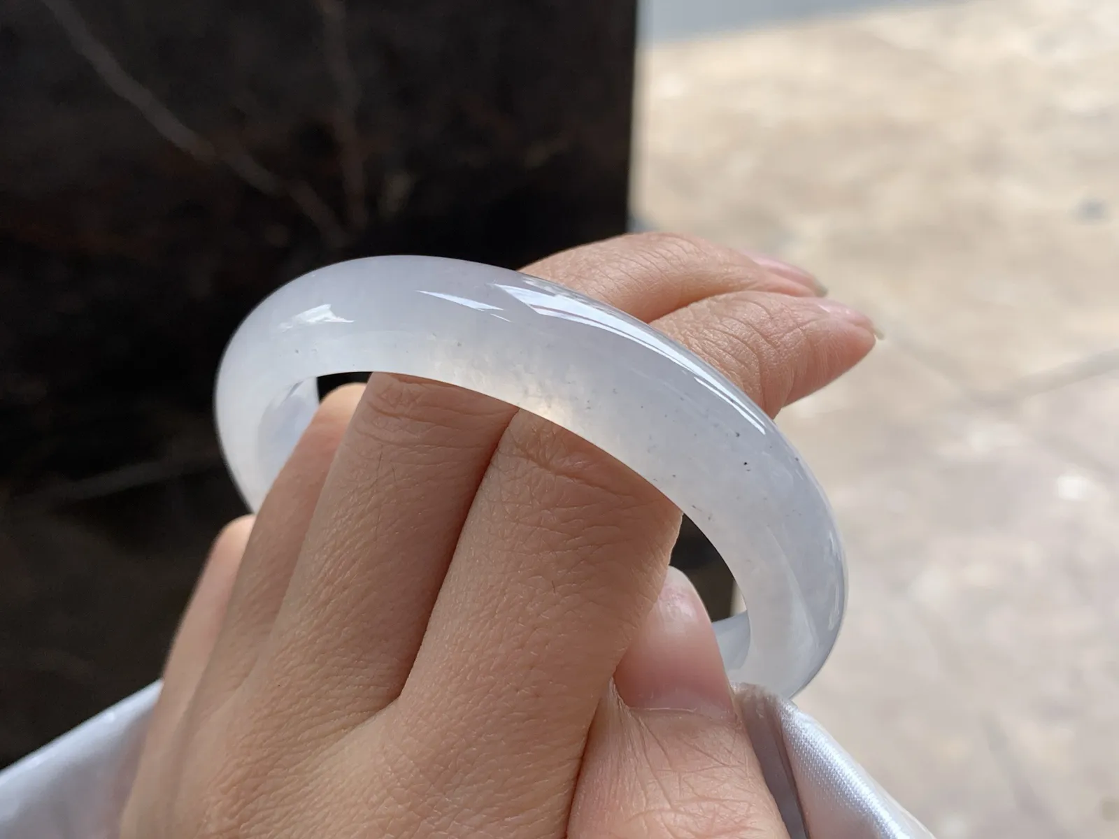 53-11.5-6.9

冰种贵妃手镯^_^冰透 正圈51可以带