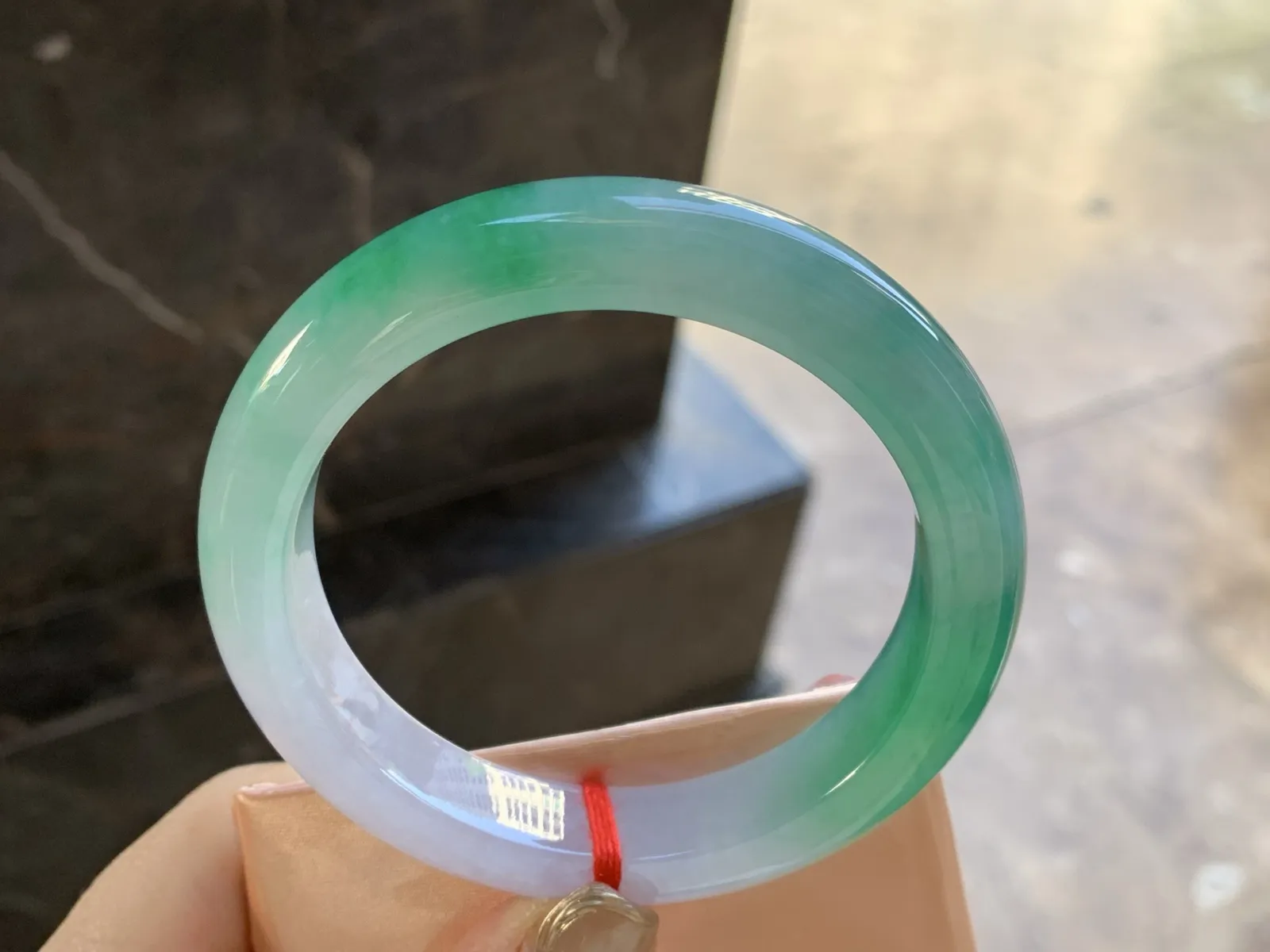 58-12.2-9.5

阳绿色手镯^_^有种有色 上手漂亮