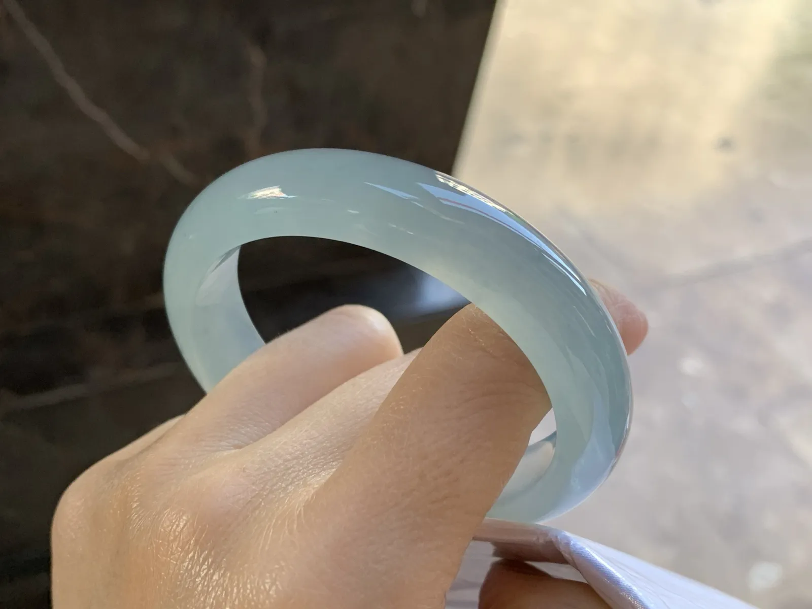 56-12.9-8.3

冰种贵妃镯^_^冰味十足 正圈53 54可以戴