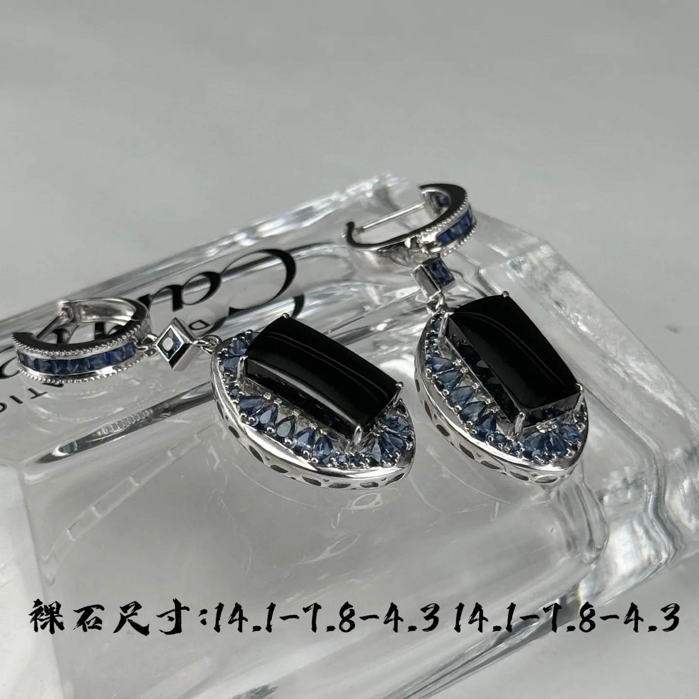 精品18k豪镶墨翠大耳坠 种好色正 黑度极好 打灯通透 油性十足 尺寸14.1