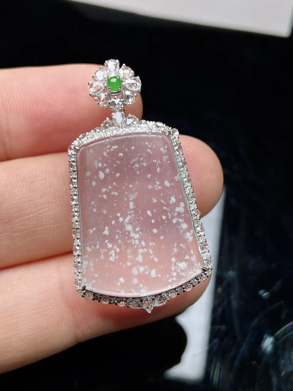 冰种雪花棉无事牌吊坠，18k金镶嵌，冰冰润润，玉质细腻，种水足，ych 尺寸37.8*21*8.6