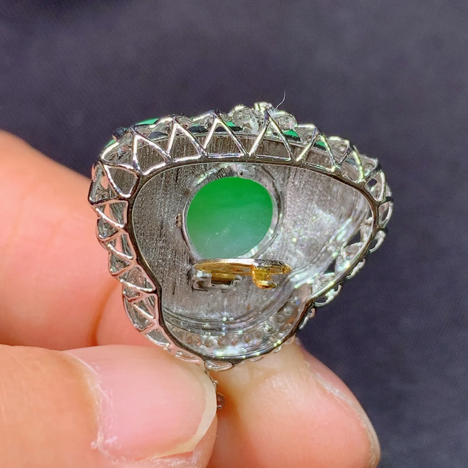 飘绿笑佛吊坠，18k金镶嵌，冰润色阳，品相好，种水足，Fj 尺寸25.9*21.1*8.5