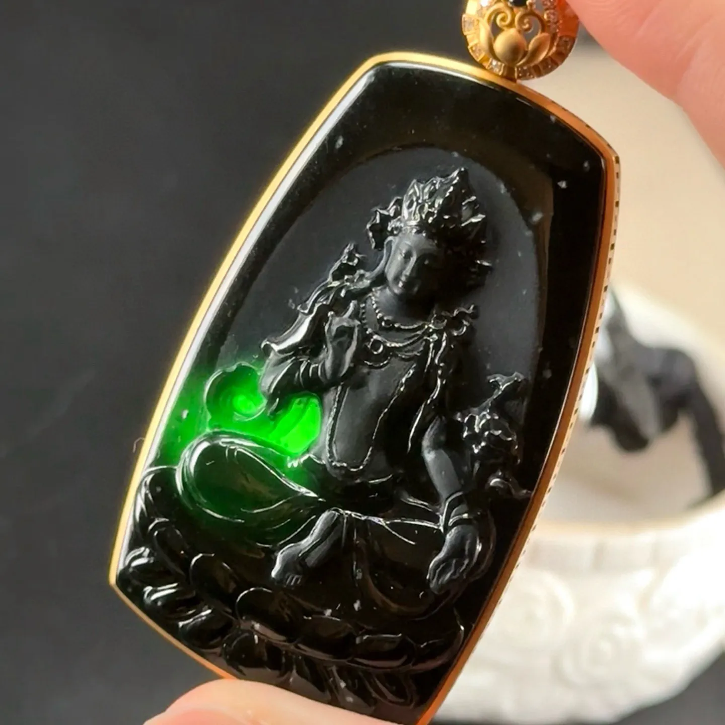 精品18k墨翠度母观音 种好色正 黑度极好 打灯通透 油性十足 尺寸65.9