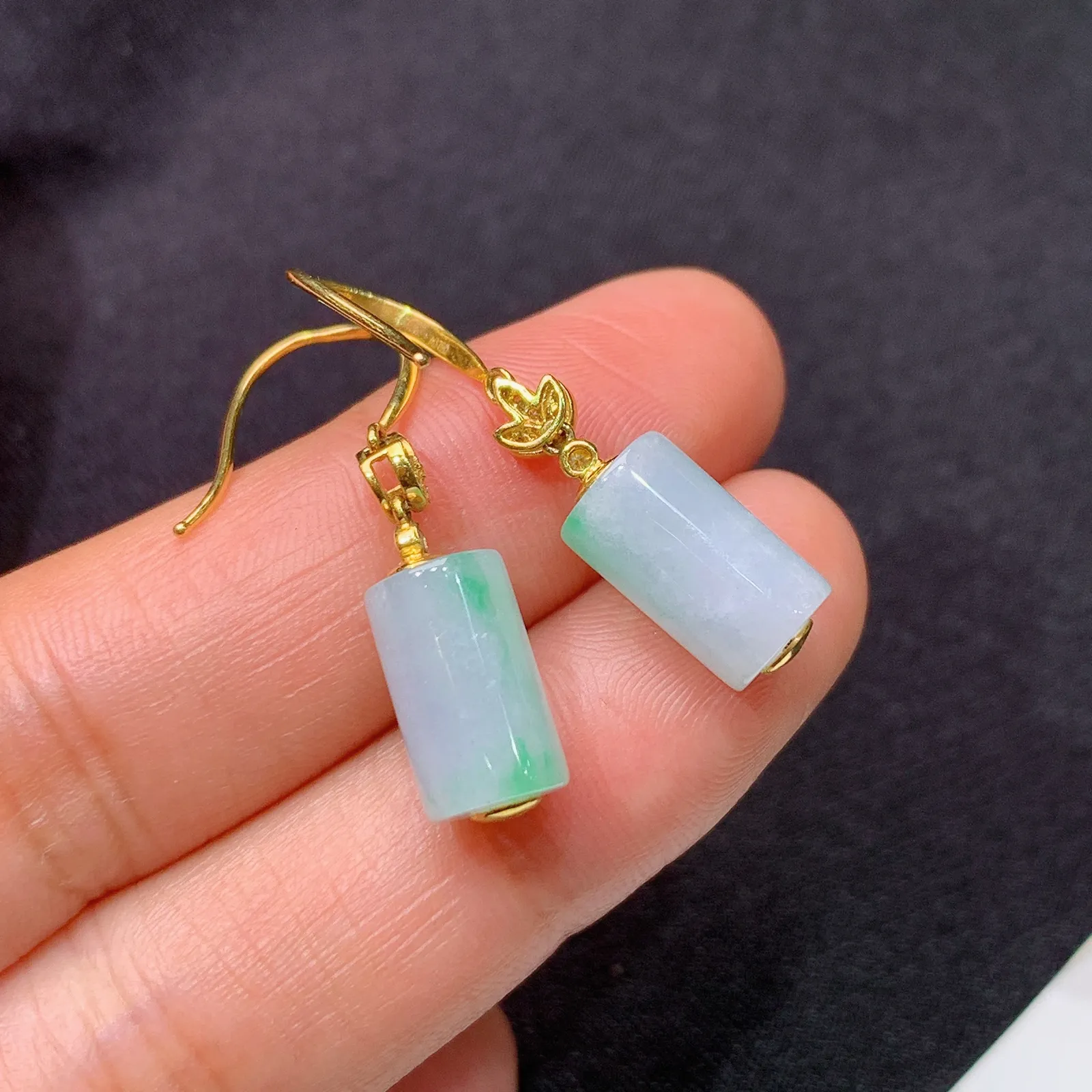 飘绿平安柱耳坠，18k金镶嵌，简约时尚，冰润细腻，种水足，Lh 尺寸11.1*6.7