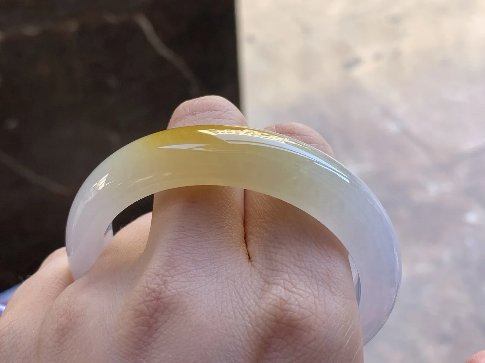 54.5-13.9-8.5

糯冰黄翡手镯^_^
水润独特