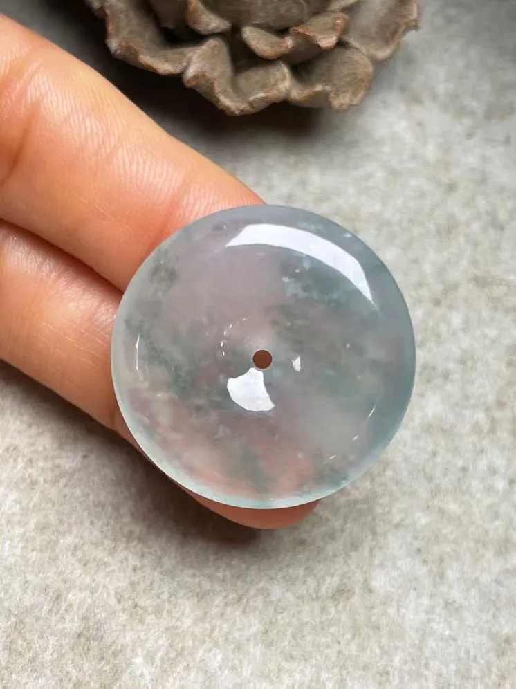 冰种飘花【平安扣】吊坠，种水好，玉质细腻 ，卖相好.