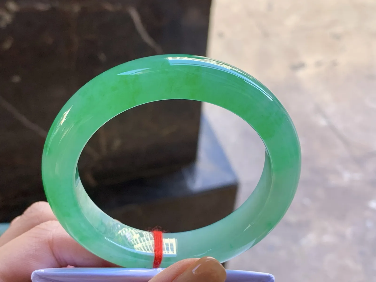 57.5-13.5-10

糯冰飘阳绿手镯^_^
种好水润