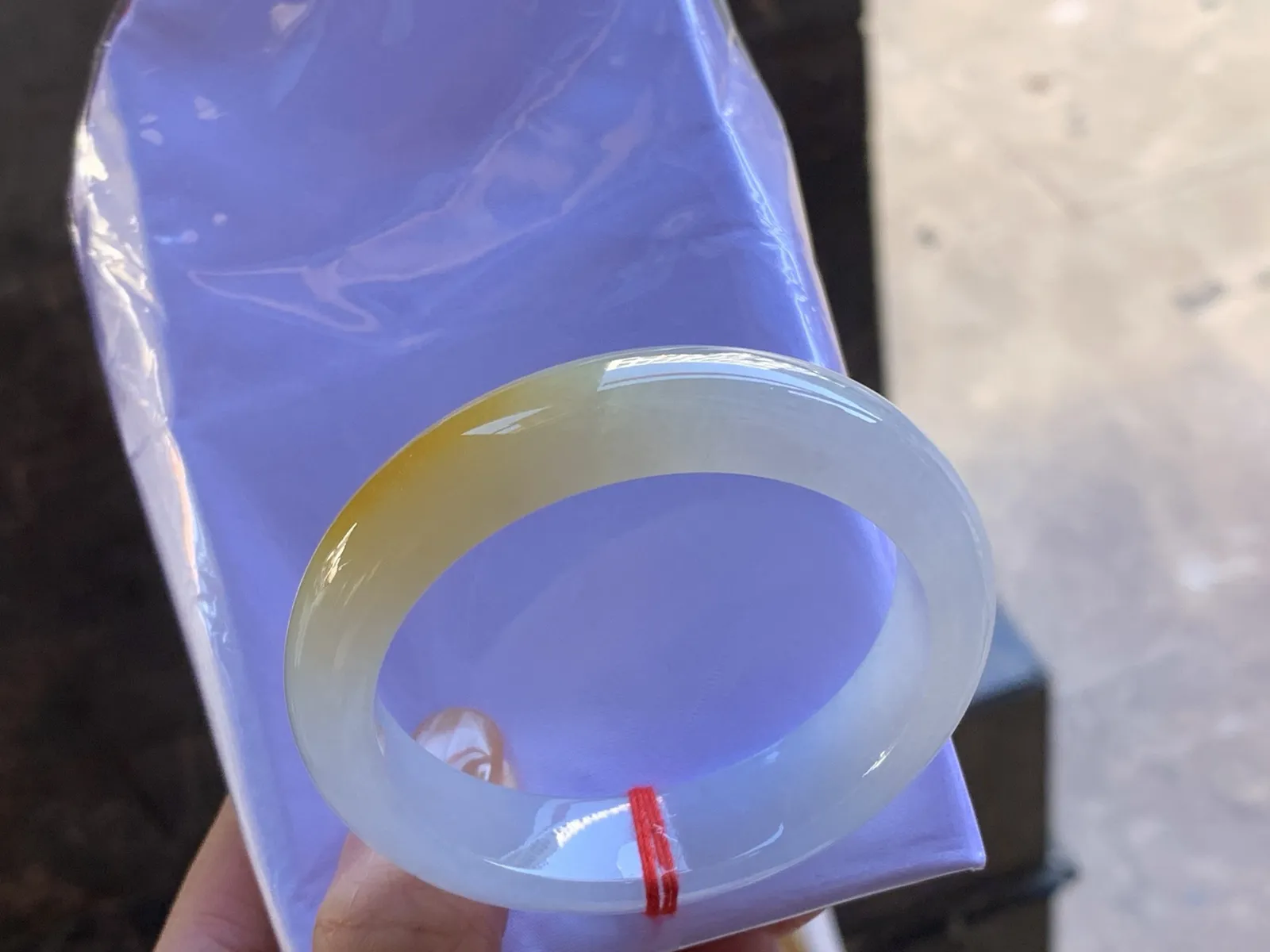 54.5-13.9-8.5

糯冰黄翡手镯^_^
水润独特