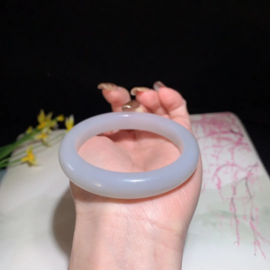 和田玉56.5圈口紫罗兰色手镯！冰底紫！玉质细腻油润 底色纯净 无裂无杂 脂粉好，品质好！