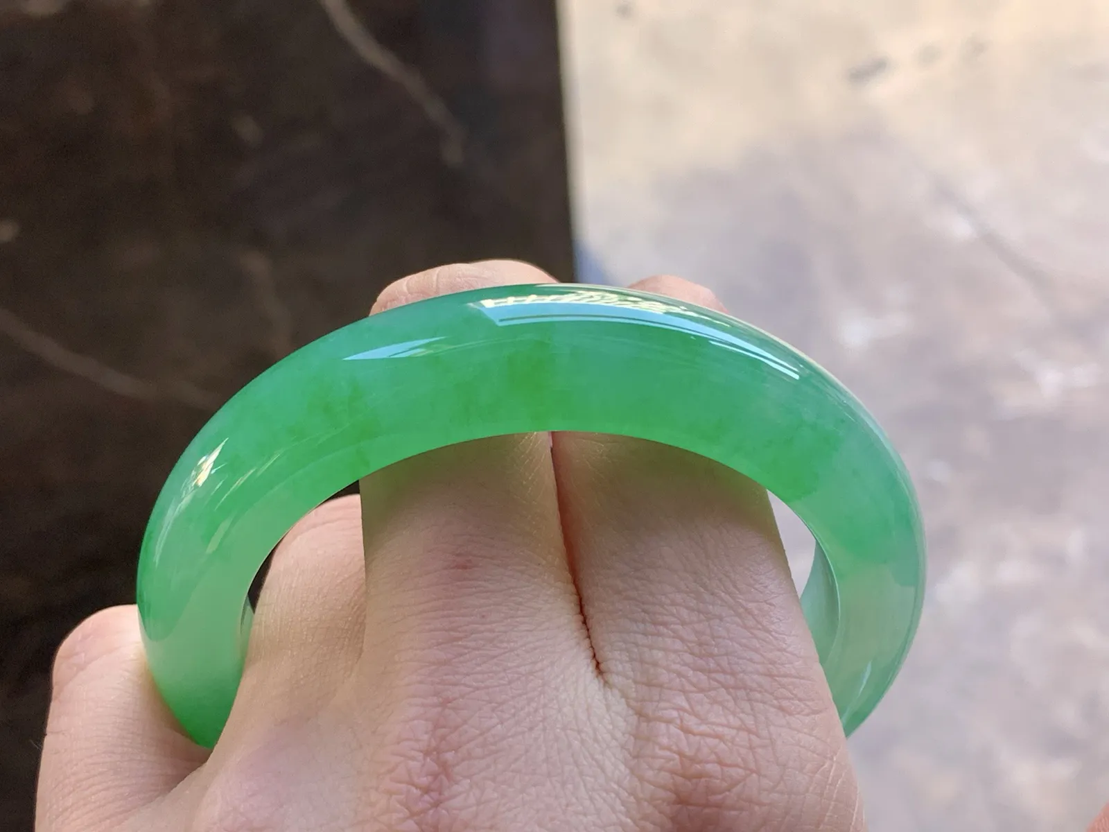 57.5-13.5-10

糯冰飘阳绿手镯^_^
种好水润