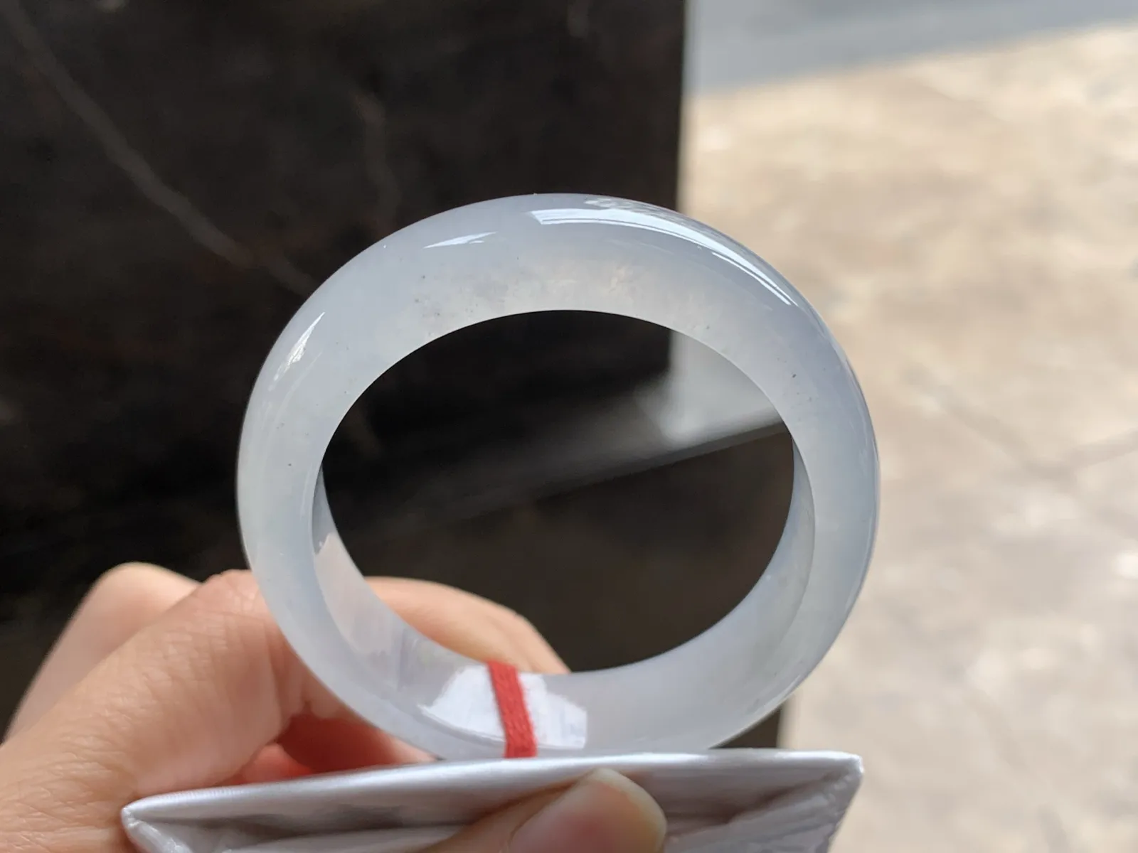 53-11.5-6.9

冰种贵妃手镯^_^冰透 正圈51可以带