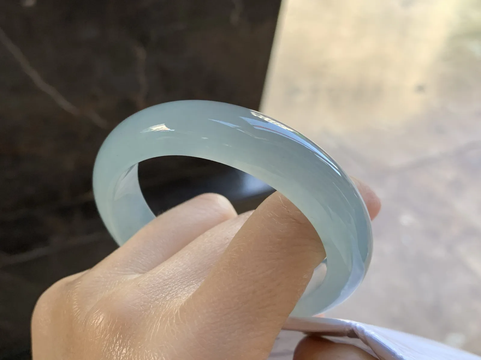 56-12.9-8.3

冰种贵妃镯^_^冰味十足 正圈53 54可以戴