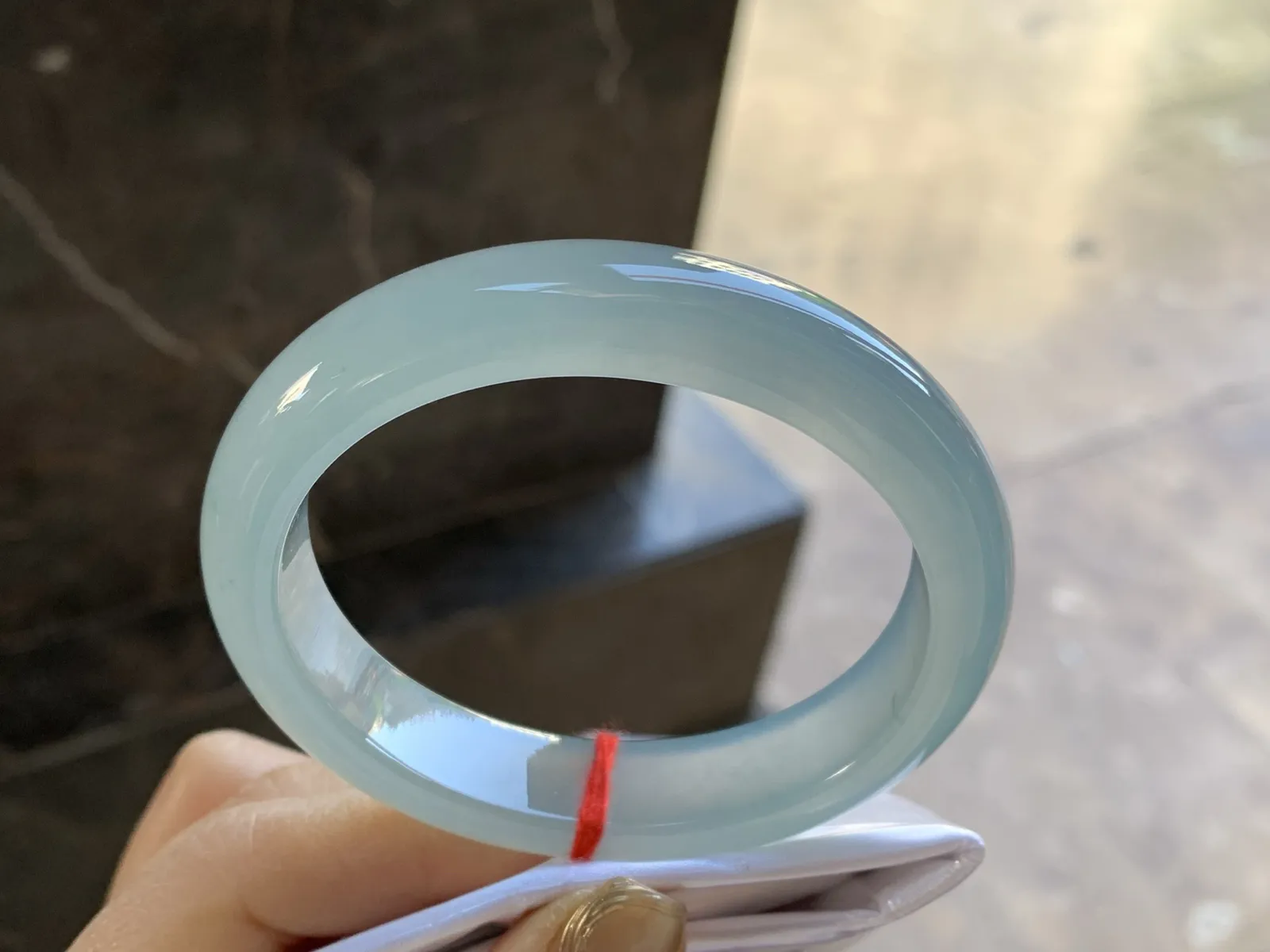 56-12.9-8.3

冰种贵妃镯^_^冰味十足 正圈53 54可以戴