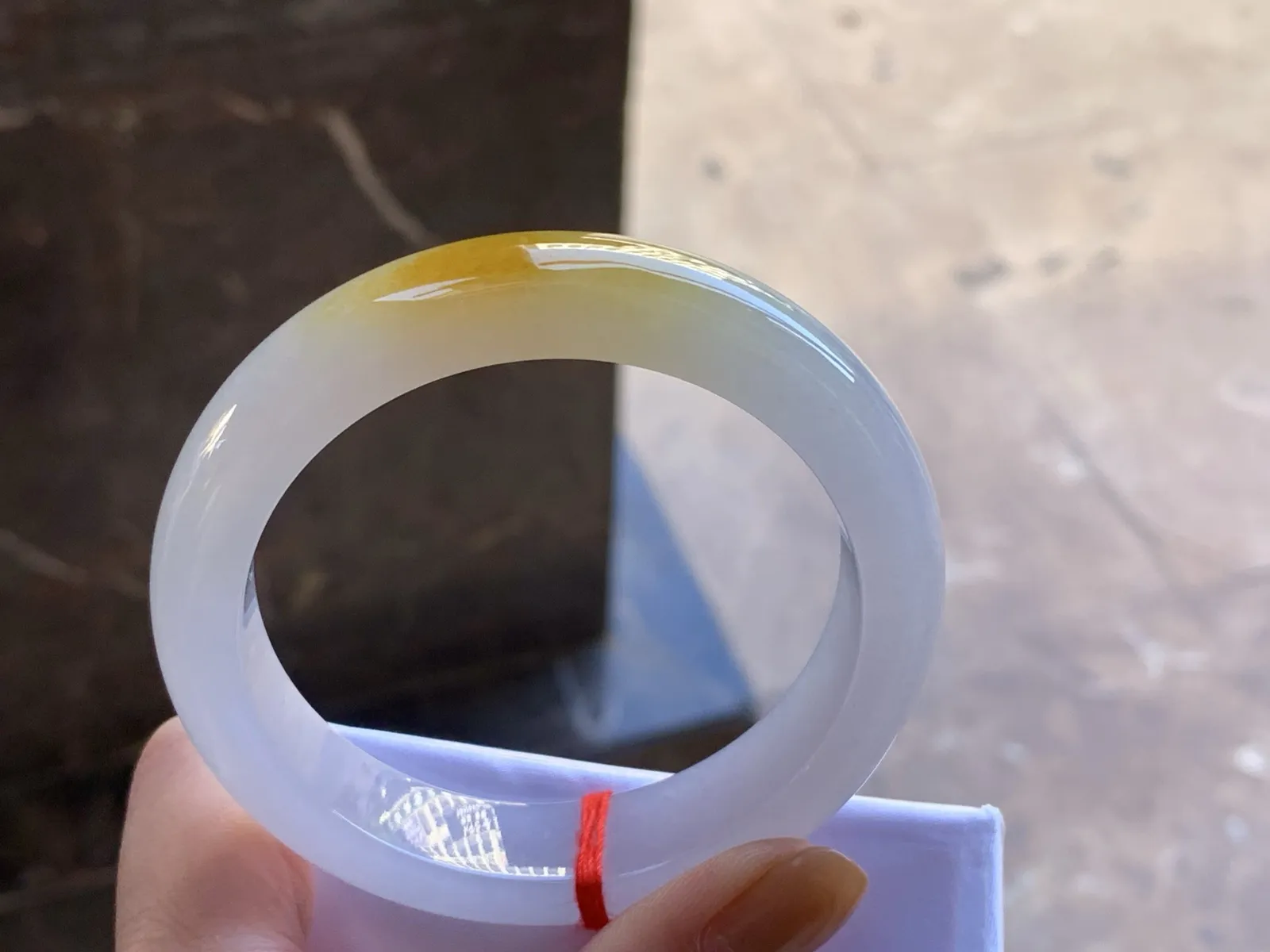 56-13.3-9

黄翡手镯^_^
水润独特