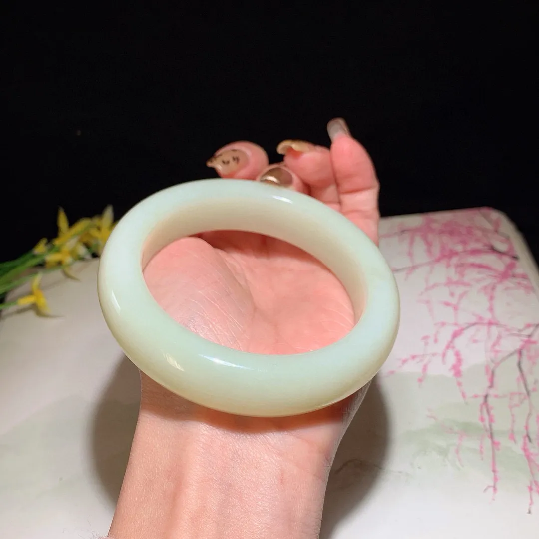 和田玉61圈口黄口料宽版手镯！玉质细腻油润 底色纯净 无裂无杂 脂粉好，品质好！