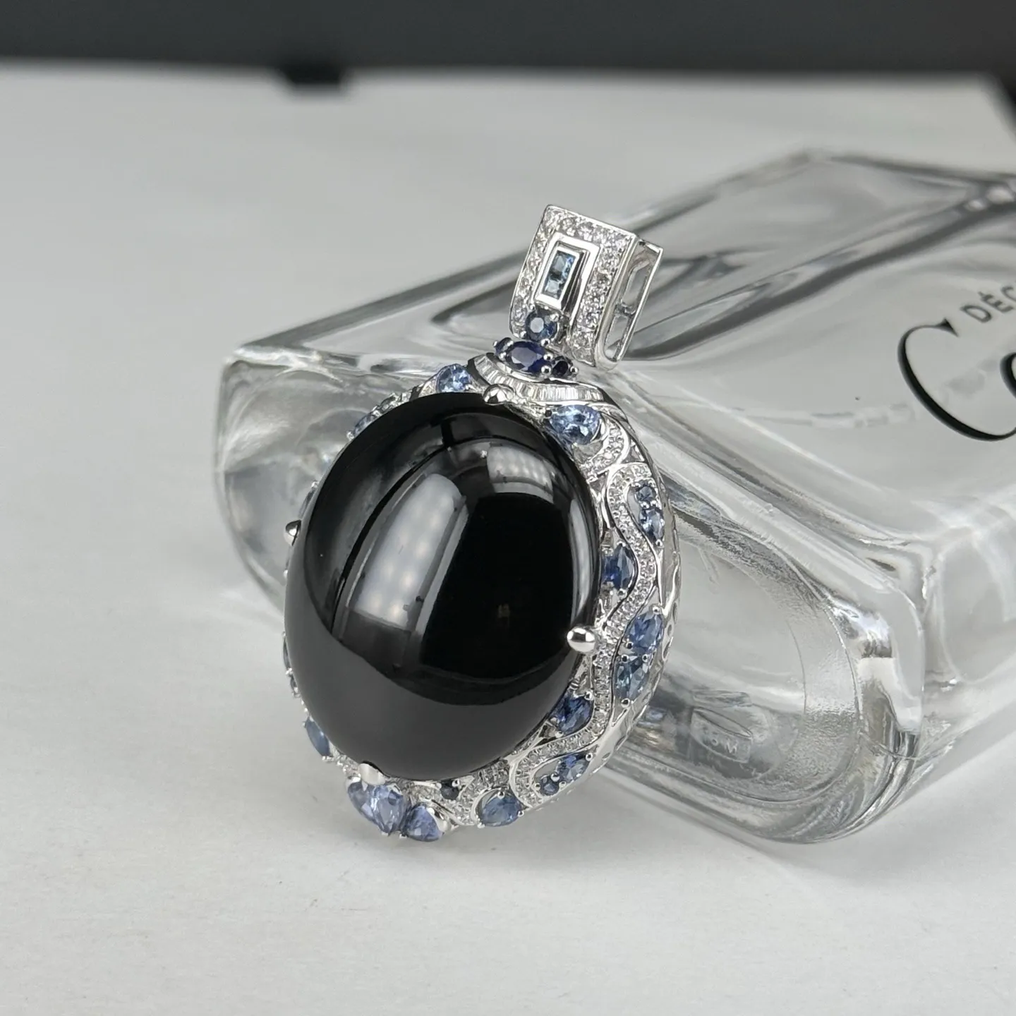 精品豪镶墨翠蛋面吊坠 种好色正 黑度极好 打灯通透 油性十足 尺寸42