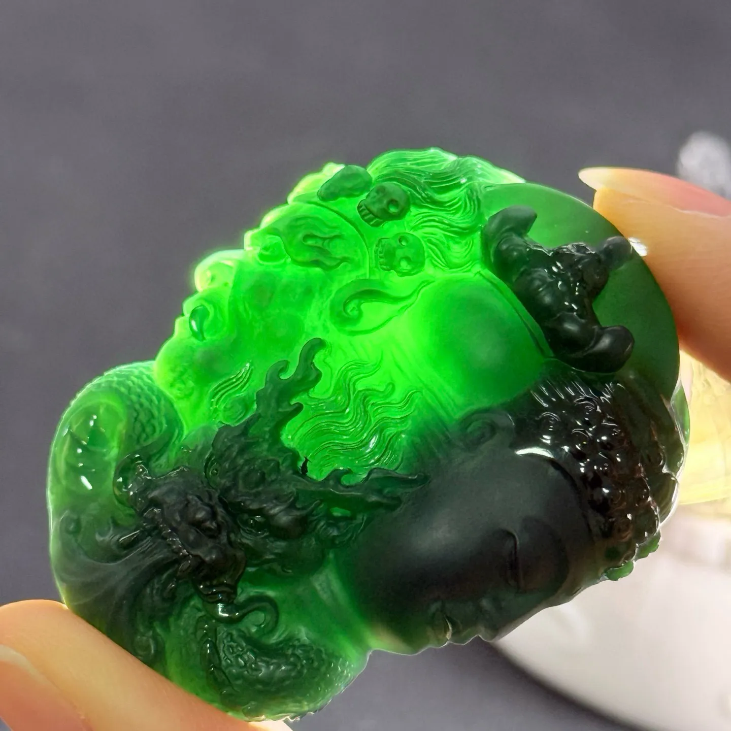 精品墨翠一念之间 种好色正 打灯通透 尺寸50.2