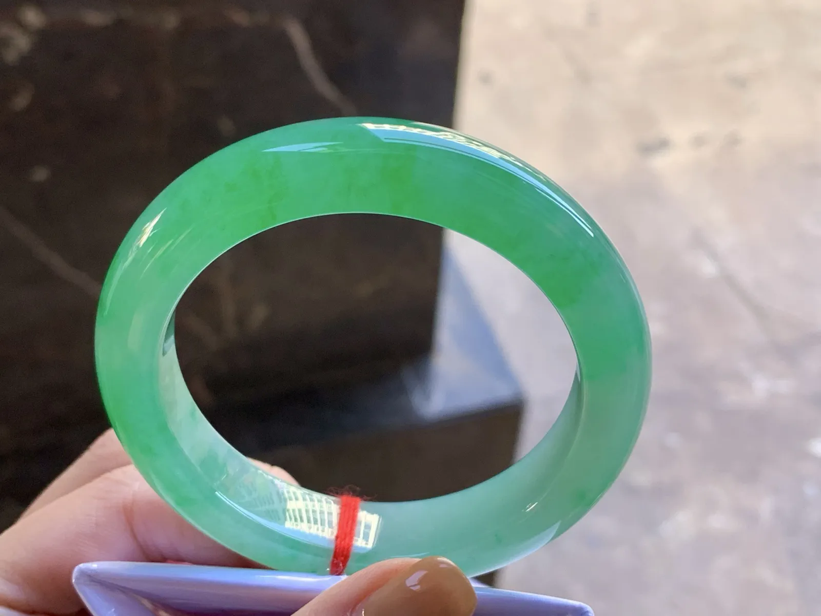 57.5-13.5-10

糯冰飘阳绿手镯^_^
种好水润