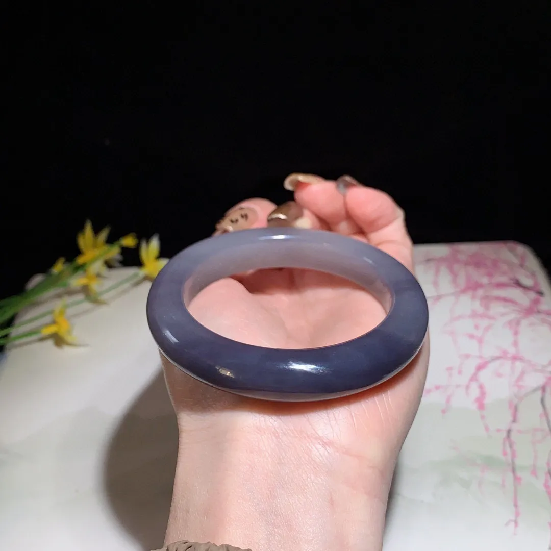 和田玉54.6圈口紫罗兰色手镯！玉质细腻油润 底色纯净 无裂无杂 脂粉好，品质好！