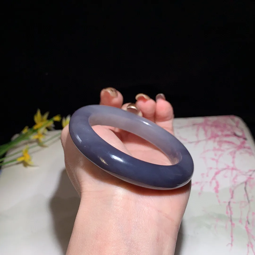 和田玉54.6圈口紫罗兰色手镯！玉质细腻油润 底色纯净 无裂无杂 脂粉好，品质好！