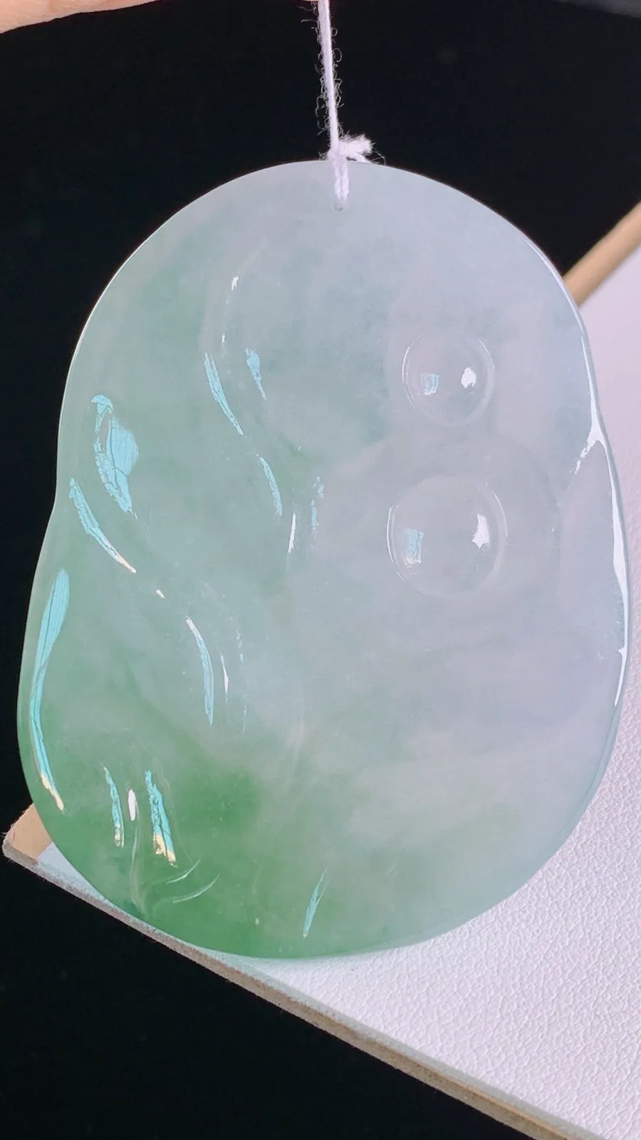 冰飘花普贤菩萨
清透细腻，花色灵动，完美
尺寸:67.0-50.3-6.5mm