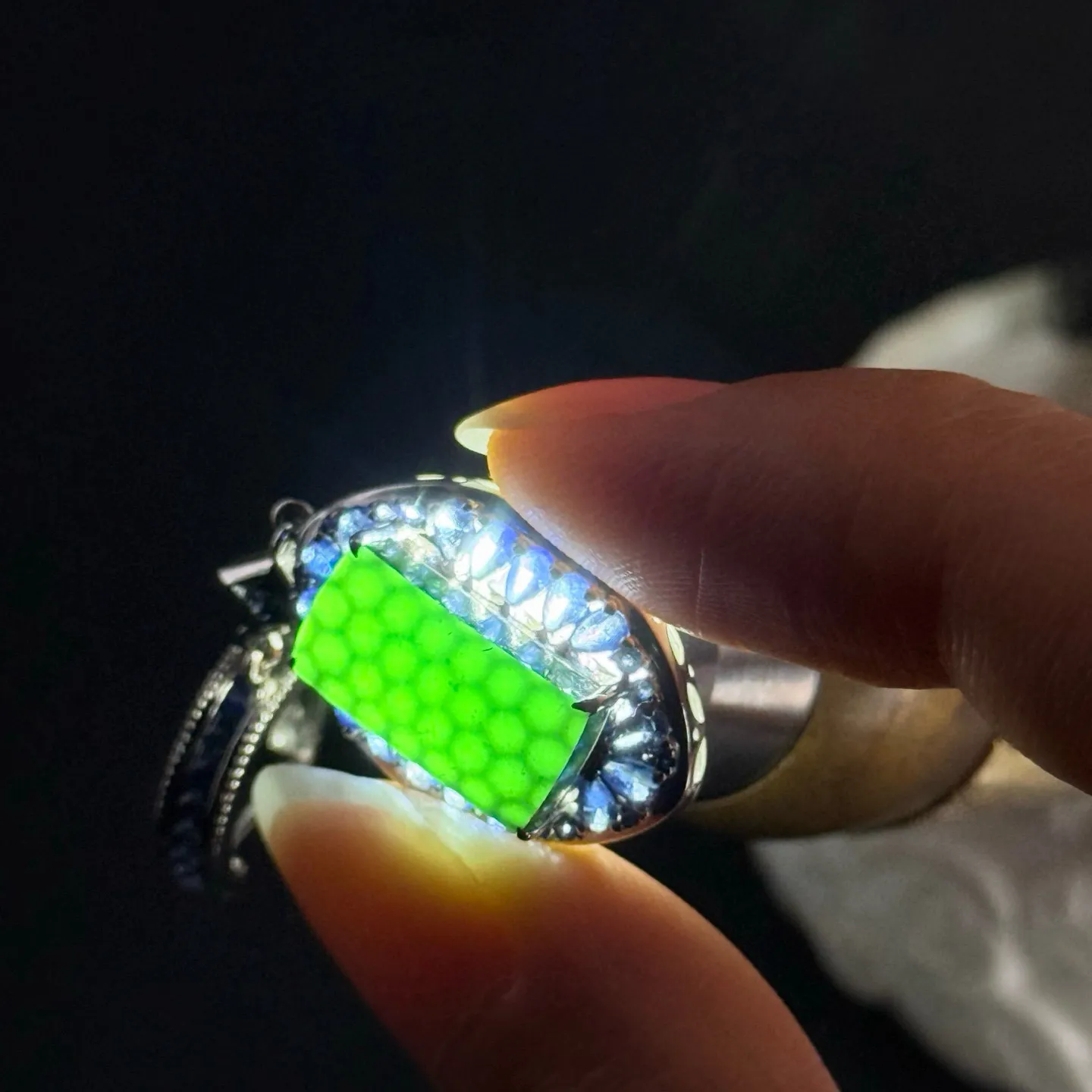 精品18k豪镶墨翠大耳坠 种好色正 黑度极好 打灯通透 油性十足 尺寸14.1