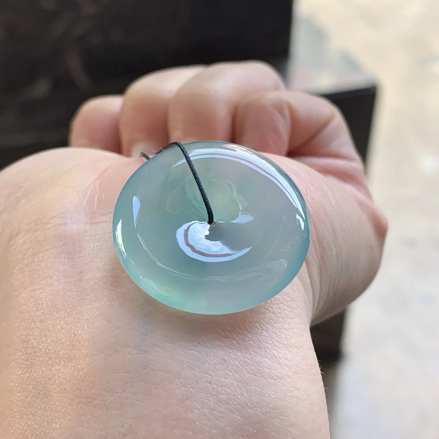 冰种蓝水平安扣
底色漂亮