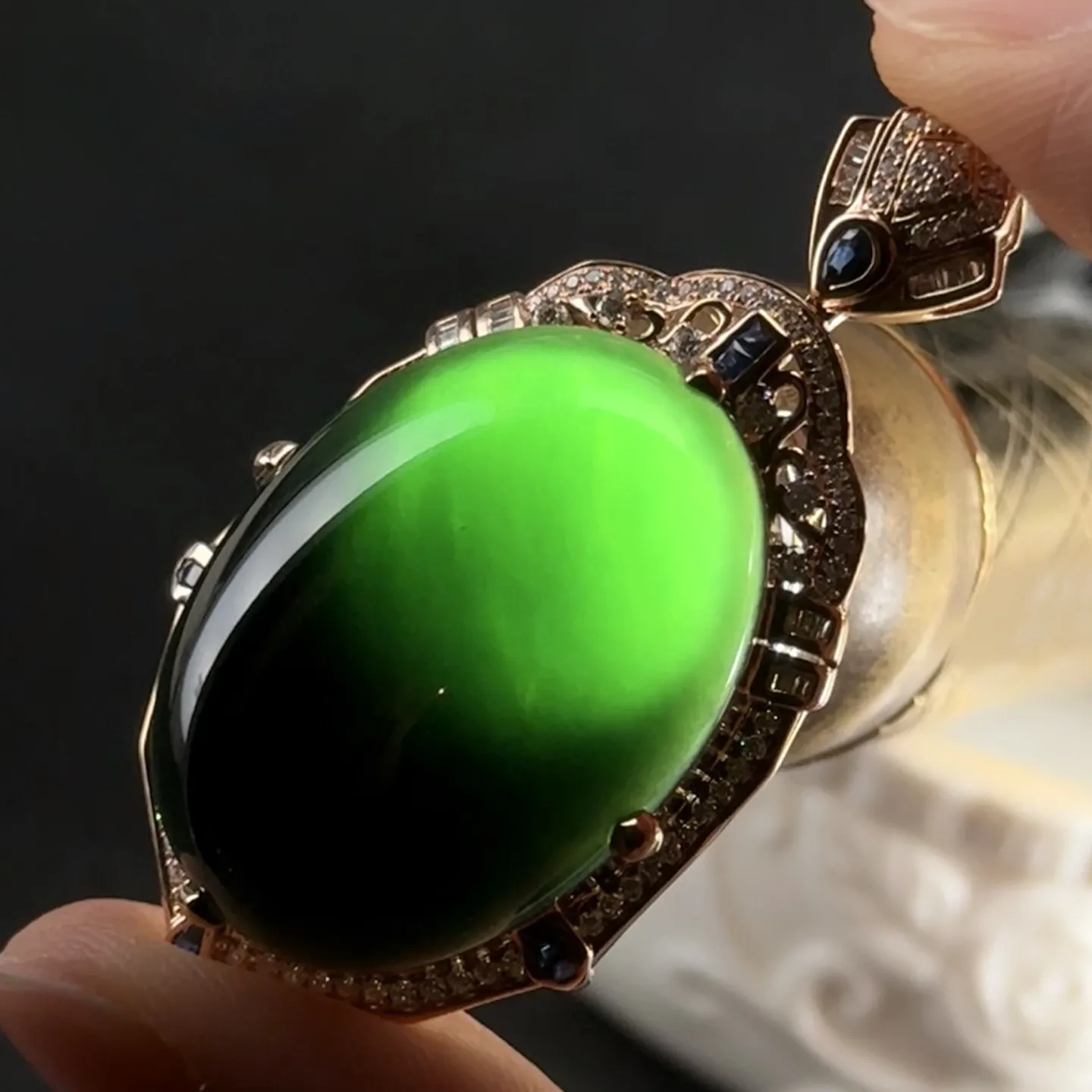 精品18k墨翠蛋面吊坠 种好色正 黑度极好 打灯通透 尺寸47