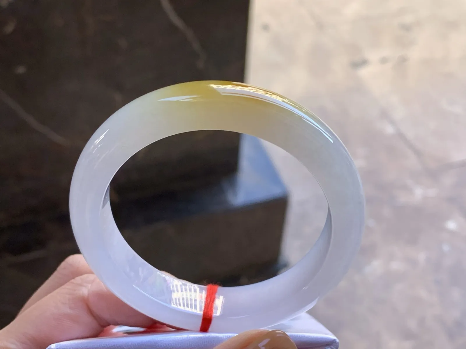 56-13.3-9

黄翡手镯^_^
水润独特