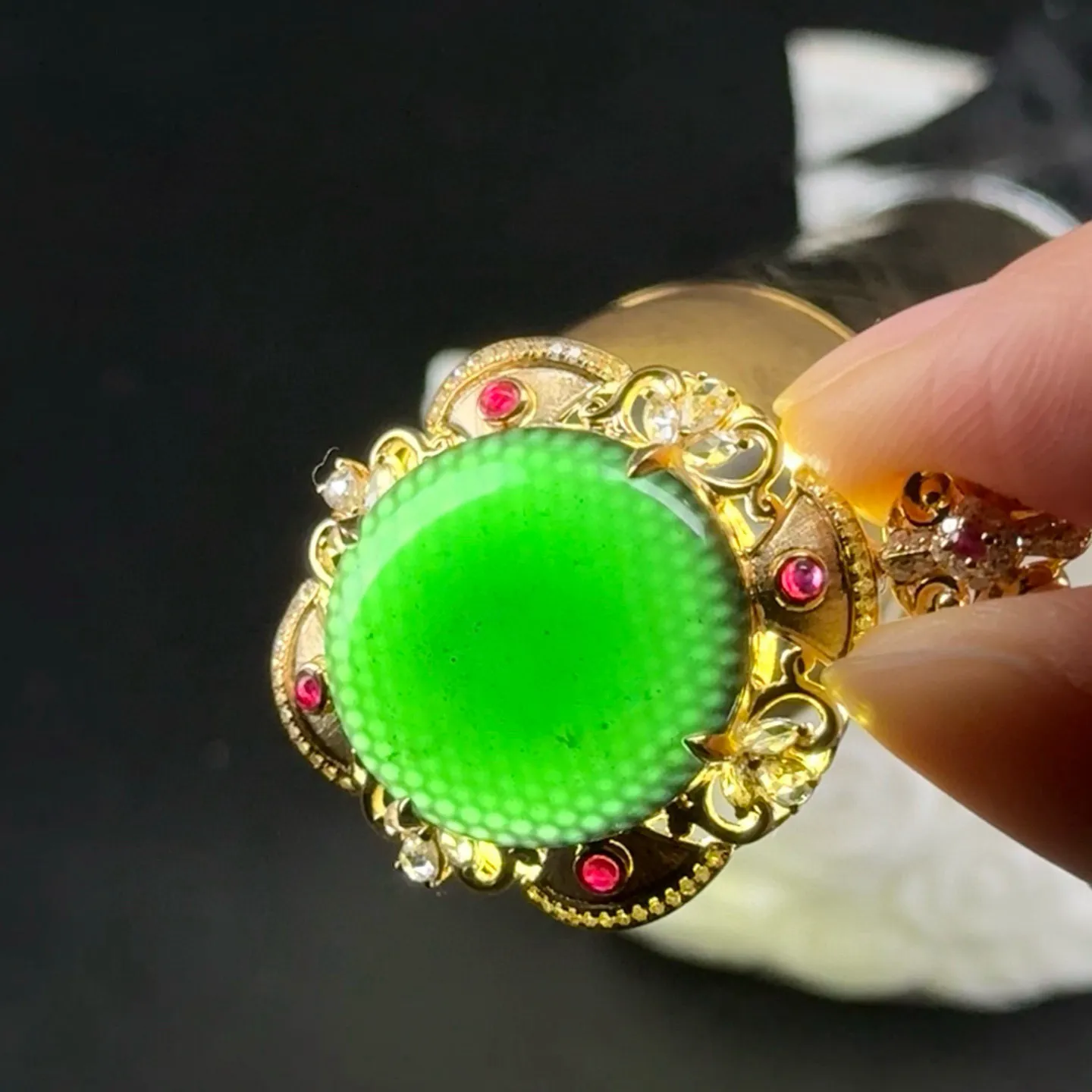 精品18k黄金墨翠蛋面吊坠 种好色正 黑度极好打灯通透 油性十足 尺寸37.2